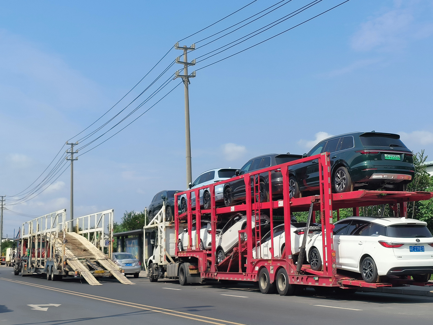 我们价格高不高?会不会受到运输方式的影响 关于货物运输的价格,其实一直都受到各大企业的关注,因为如果能够减少货物运输的费用,商品的成本价格也可以控制得更低。所以很多企业在选择合作的中港物流公司时,都会把价格作为衡量的重要条件。那么我们价格高不高?会不会受到运输方式的影响?